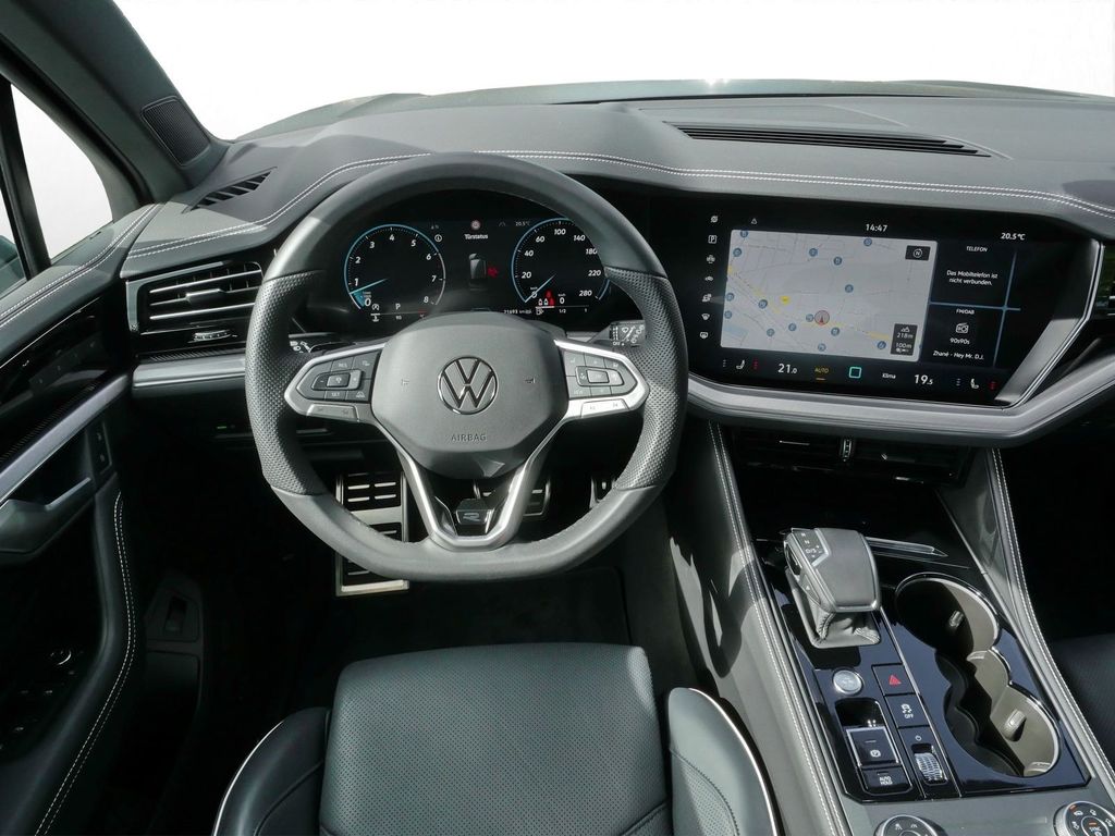 Volkswagen Touareg 2026 г. Серый, пробег 21775 км