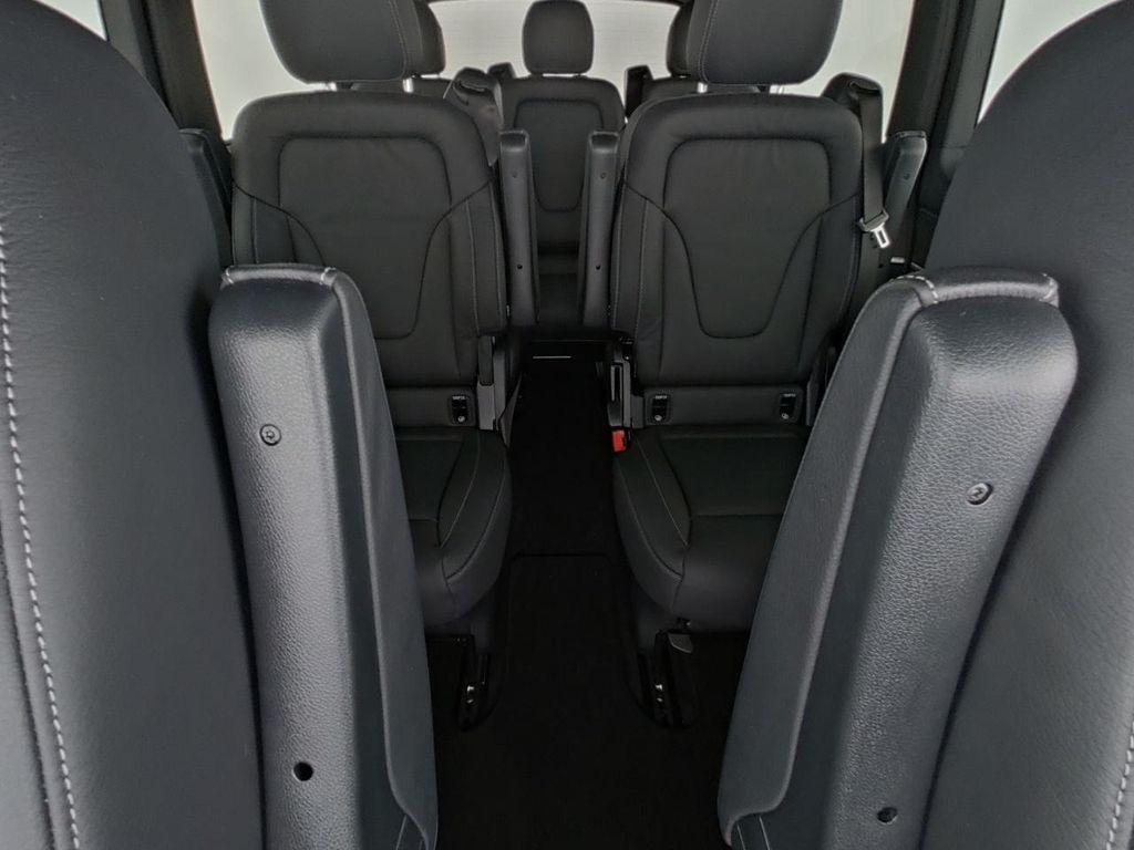 Mercedes-Benz V 250 2024 г. Чёрный, пробег 16069 км