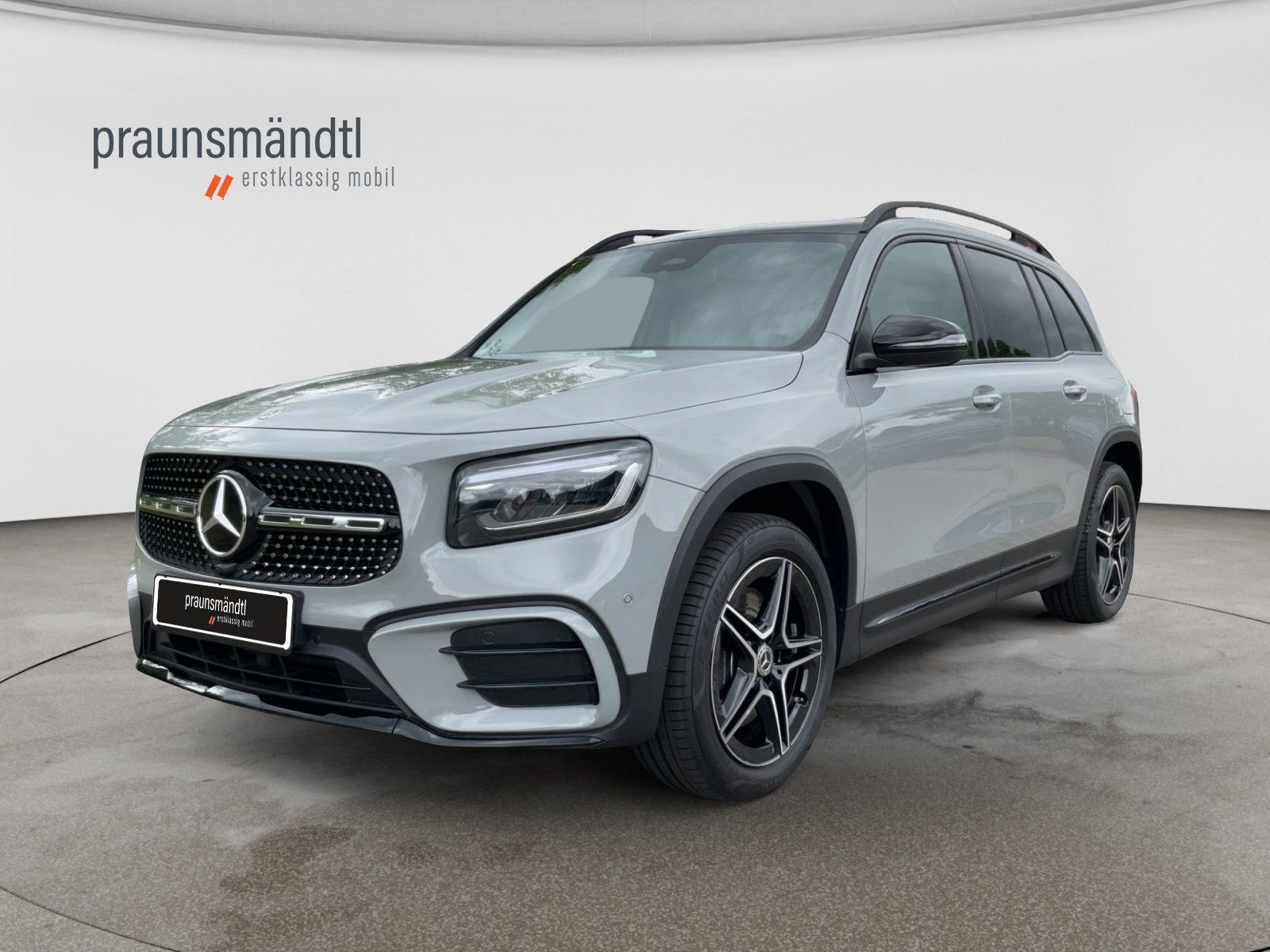 Mercedes-Benz GLB 220 2026 г. Серый, пробег 9444 км