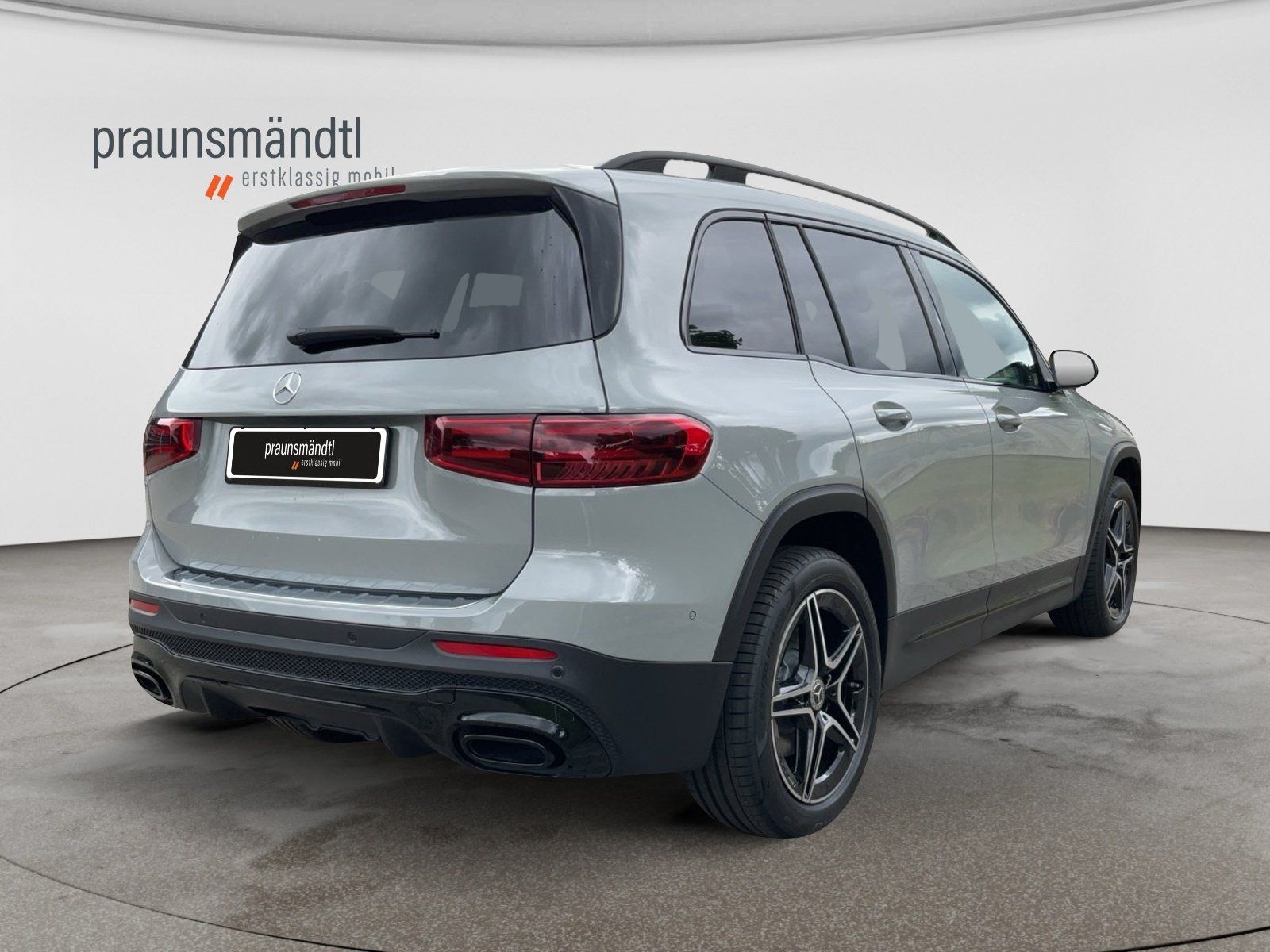 Mercedes-Benz GLB 220 2026 г. Серый, пробег 9444 км