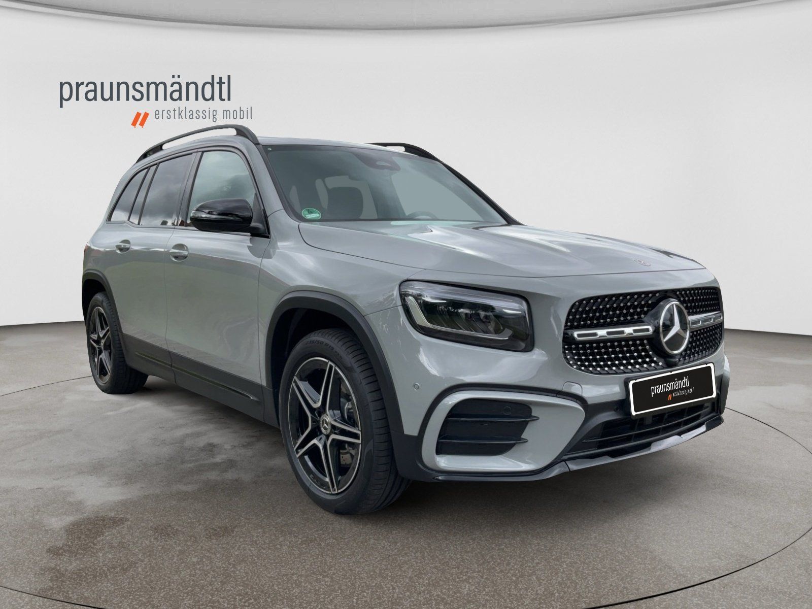 Mercedes-Benz GLB 220 2026 г. Серый, пробег 9444 км