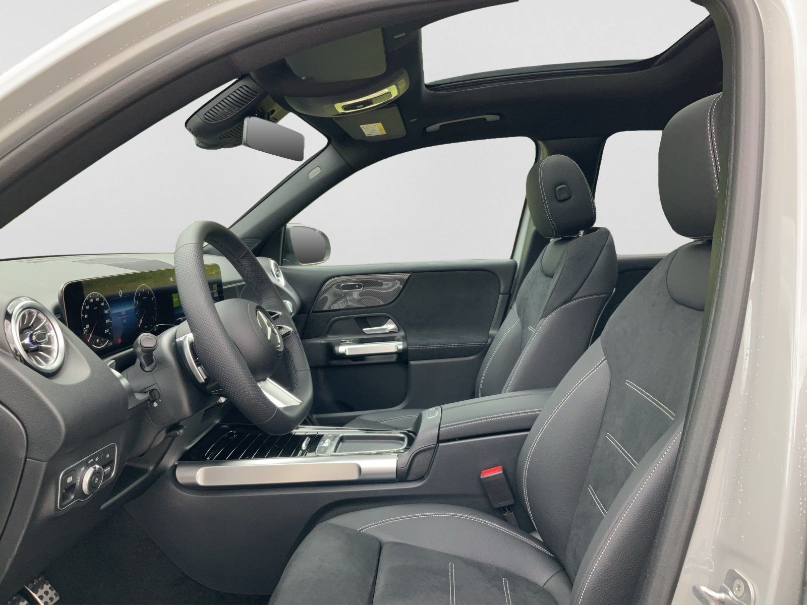 Mercedes-Benz GLB 220 2026 г. Серый, пробег 9444 км