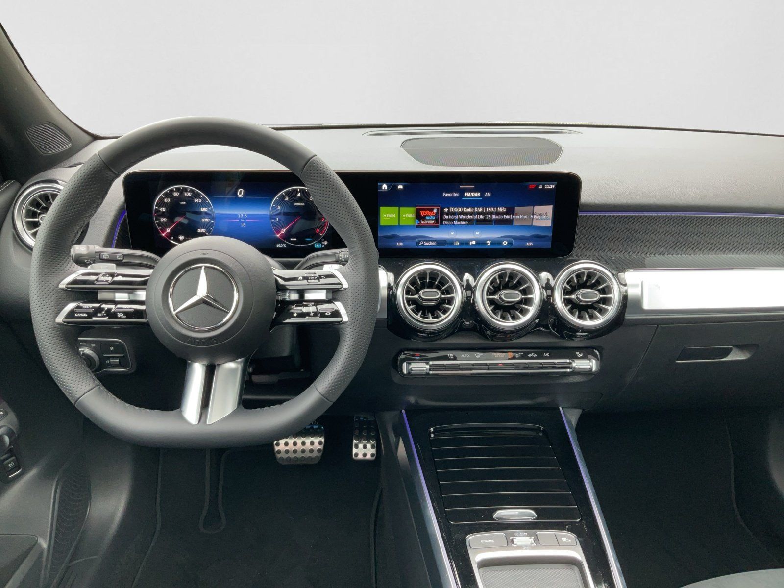 Mercedes-Benz GLB 220 2026 г. Серый, пробег 9444 км