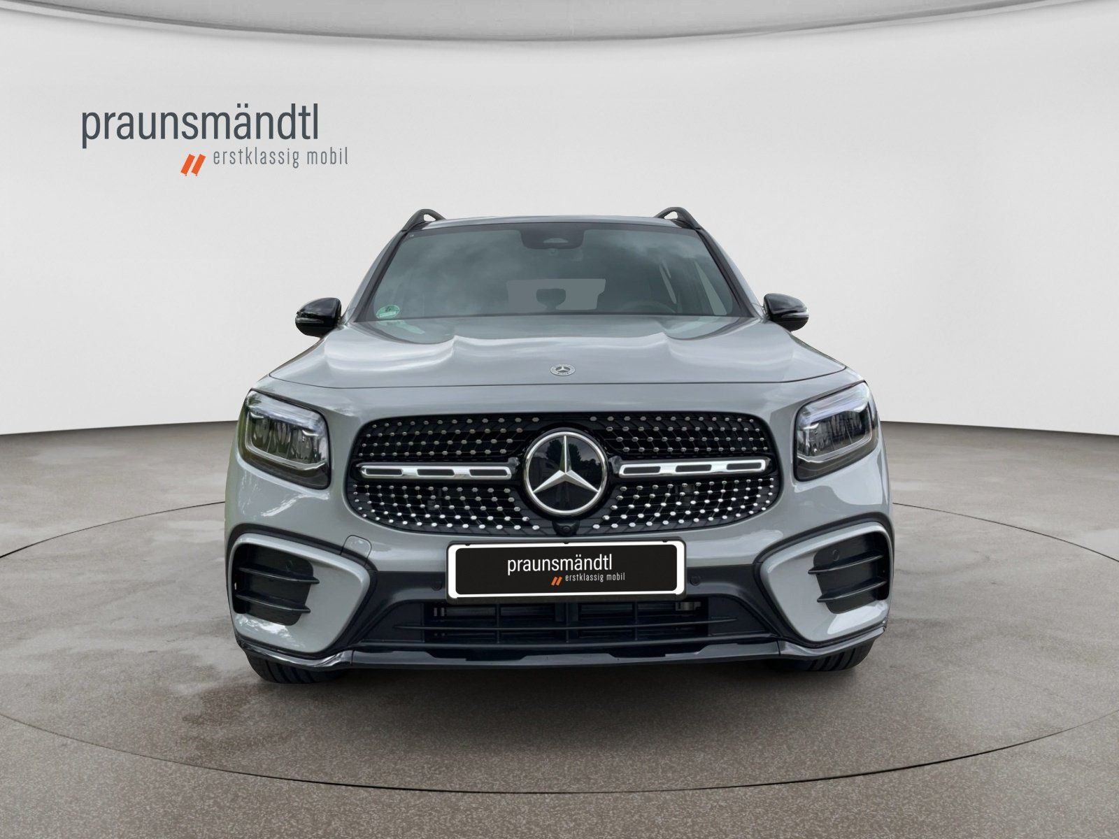 Mercedes-Benz GLB 220 2026 г. Серый, пробег 9444 км