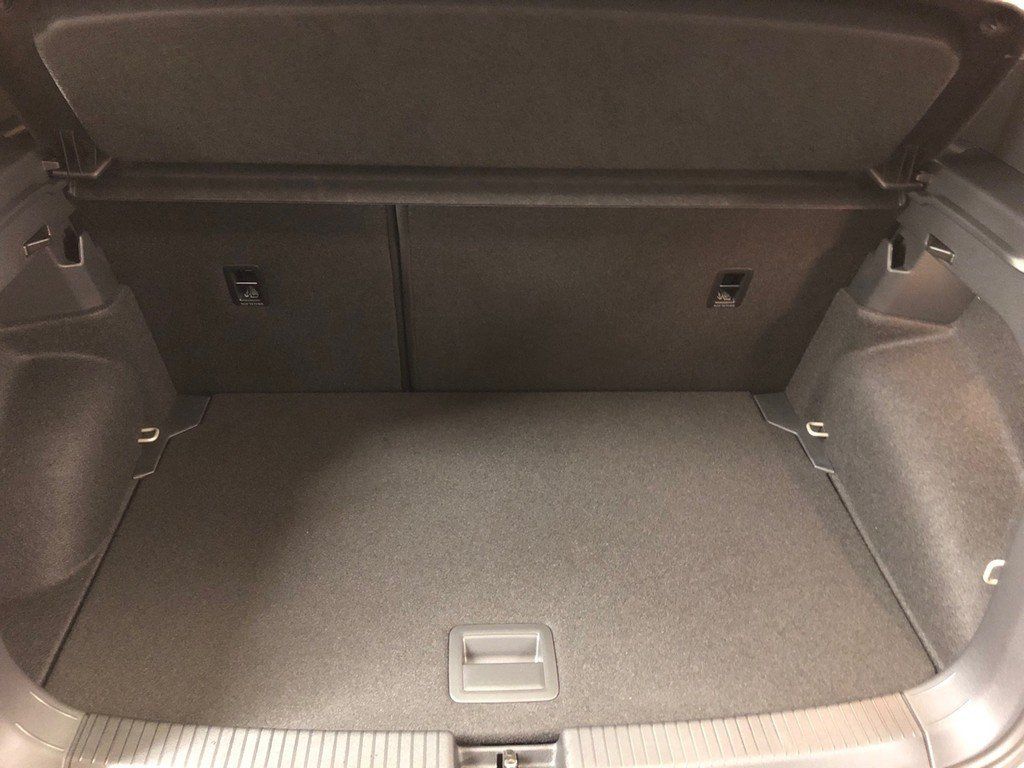 Volkswagen T-Cross 2024 г. Серый, пробег 35000 км