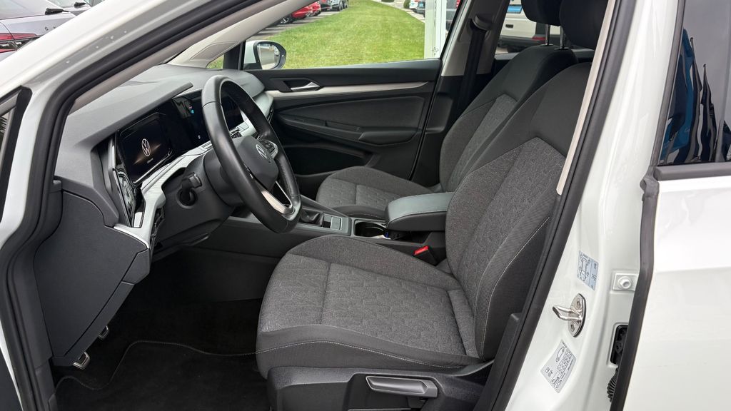 Volkswagen Golf 2023 г. Белый, пробег 58501 км