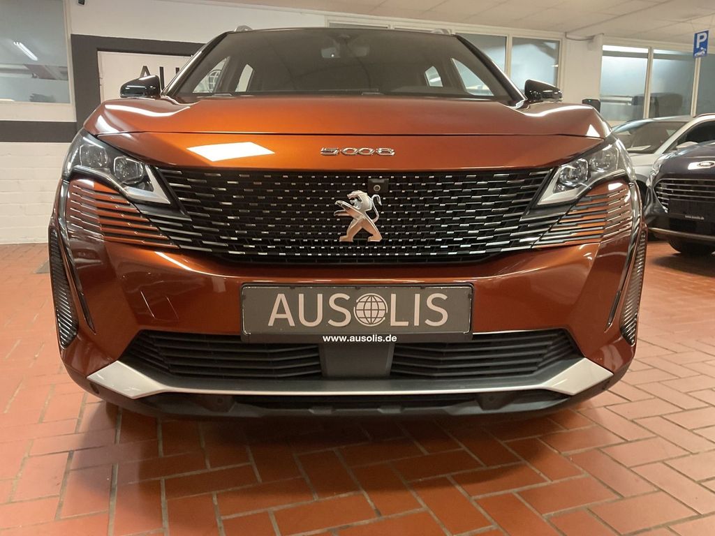 Peugeot 5008 2021 г. Белый, пробег 44000 км