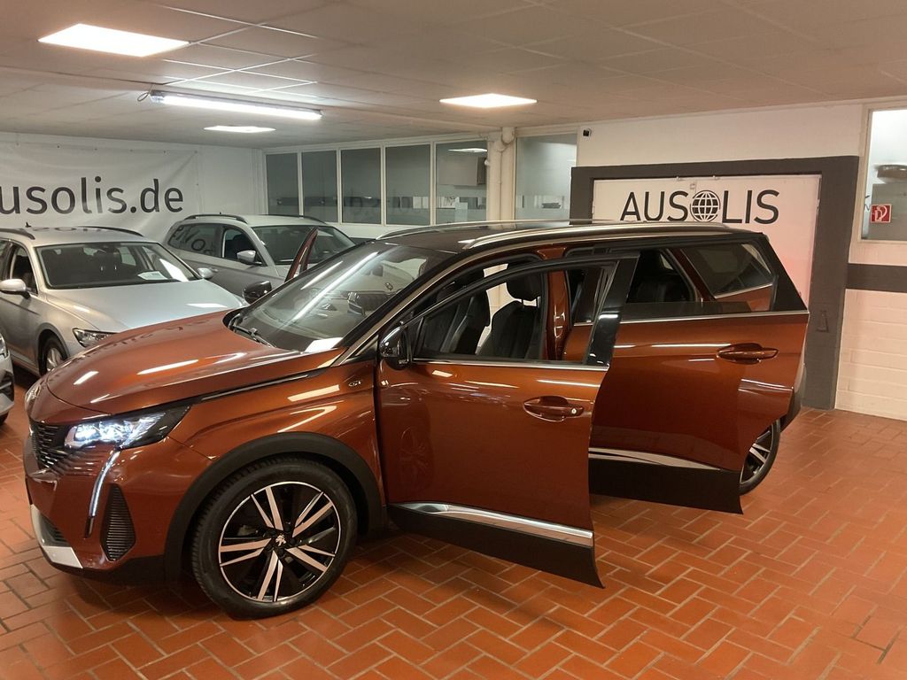 Peugeot 5008 2021 г. Белый, пробег 44000 км