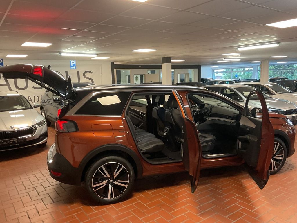 Peugeot 5008 2021 г. Белый, пробег 44000 км