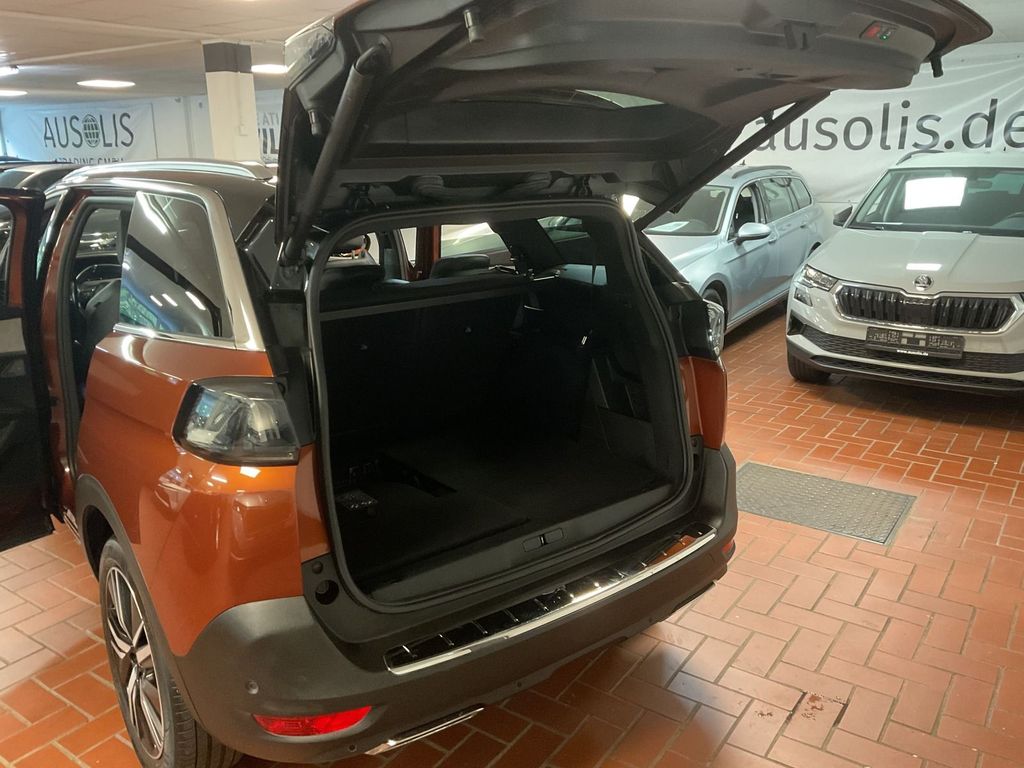 Peugeot 5008 2021 г. Белый, пробег 44000 км