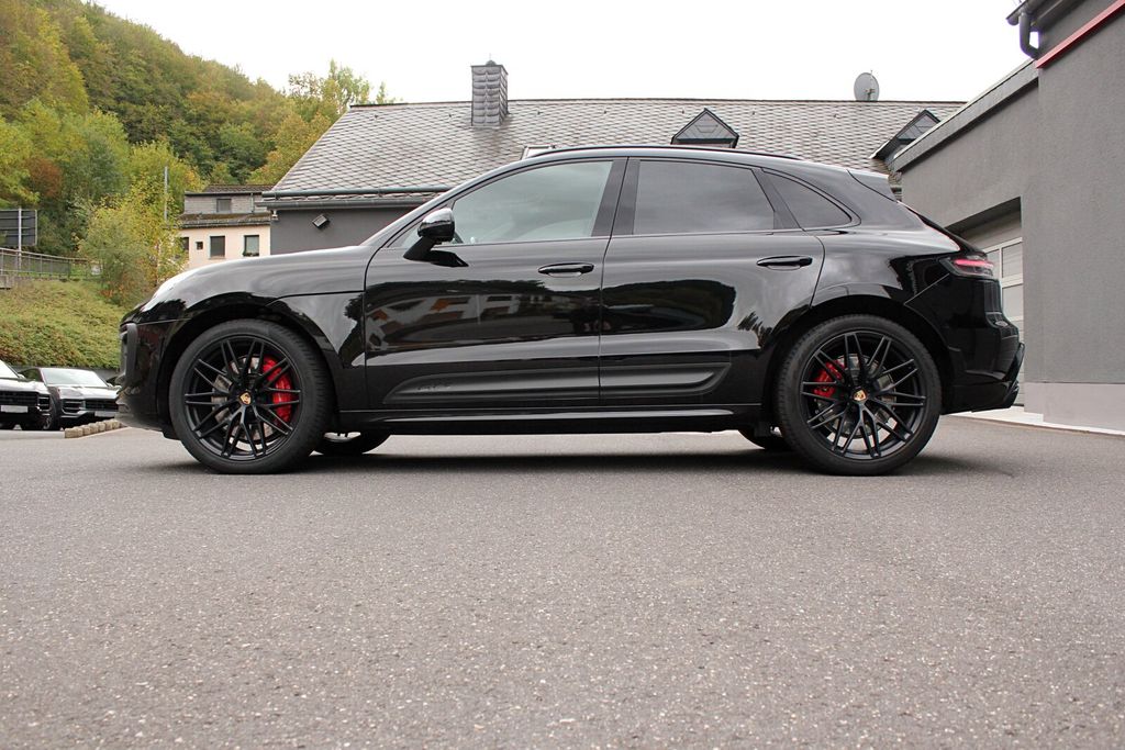 Porsche Macan 2024 г. Чёрный, пробег 57950 км