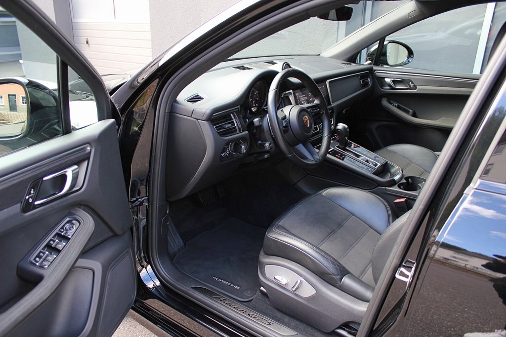 Porsche Macan 2024 г. Чёрный, пробег 57950 км
