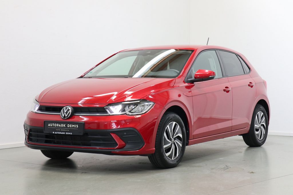Volkswagen Polo 2022 г. Красный, пробег 33897 км