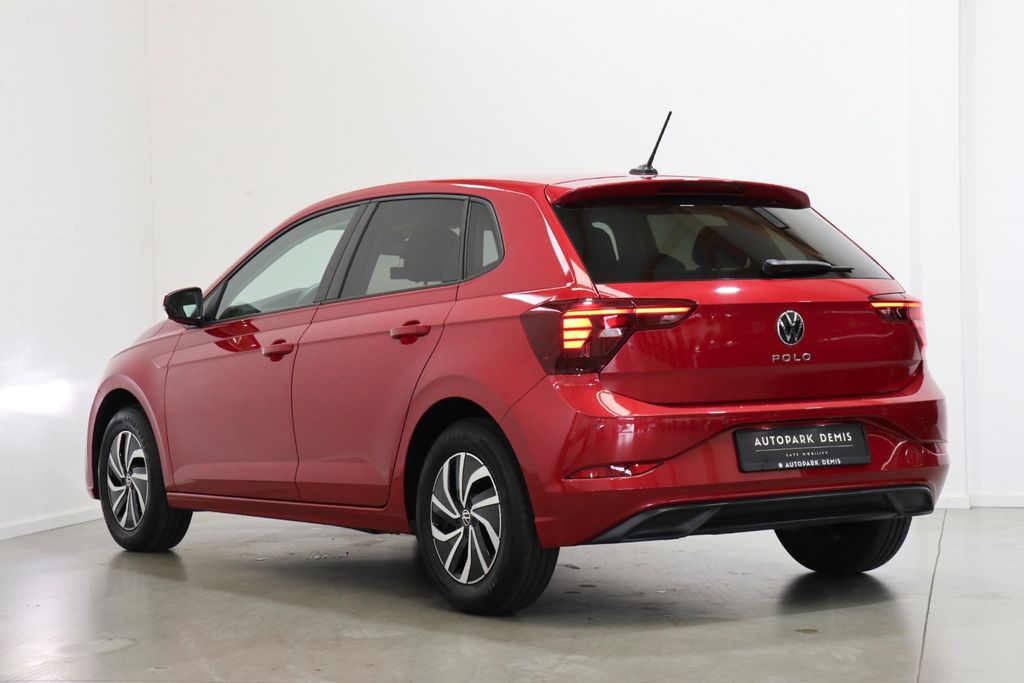 Volkswagen Polo 2022 г. Красный, пробег 33897 км