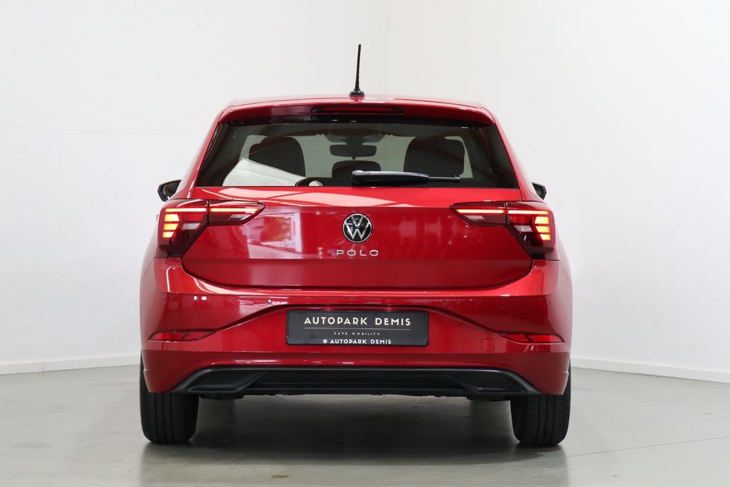 Volkswagen Polo 2022 г. Красный, пробег 33897 км