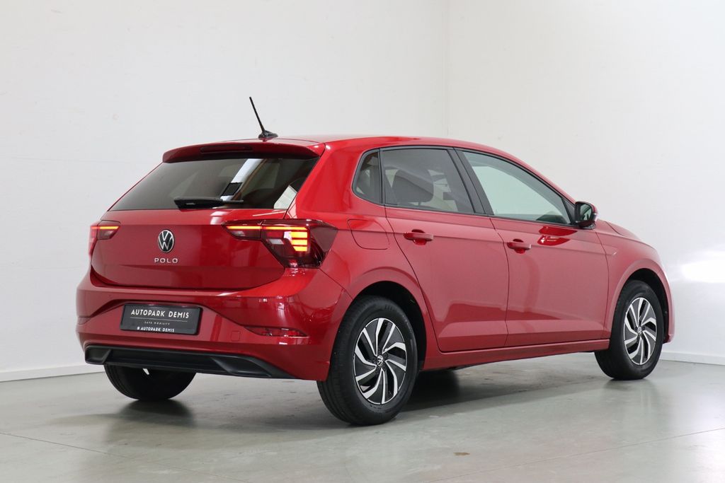 Volkswagen Polo 2022 г. Красный, пробег 33897 км