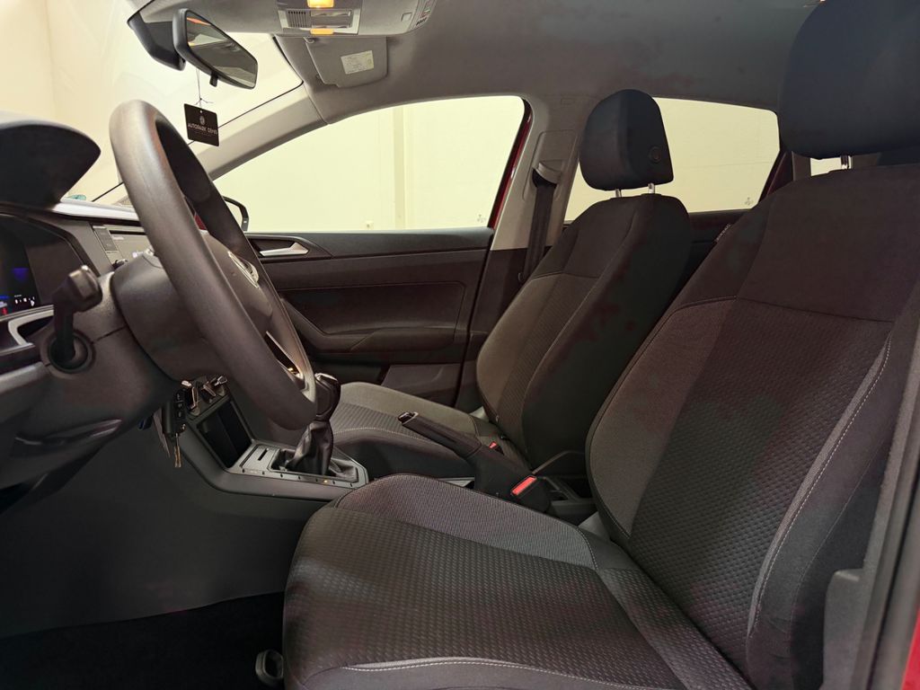 Volkswagen Polo 2022 г. Красный, пробег 33897 км