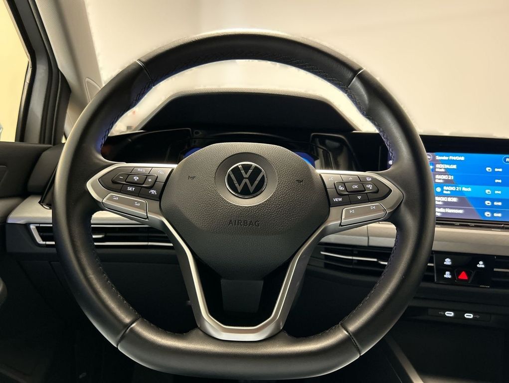 Volkswagen Golf 2022 г. Серебристый, пробег 37370 км