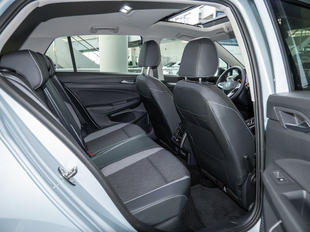 Volkswagen Golf 2025 г. Синий, пробег 21950 км