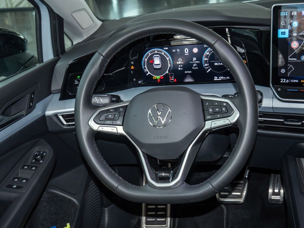 Volkswagen Golf 2025 г. Синий, пробег 21950 км