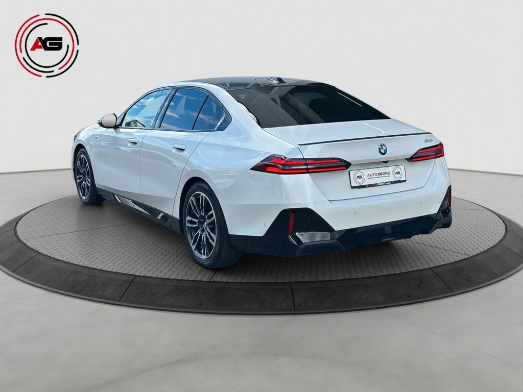 BMW 520 2023 г. Белый, пробег 54950 км