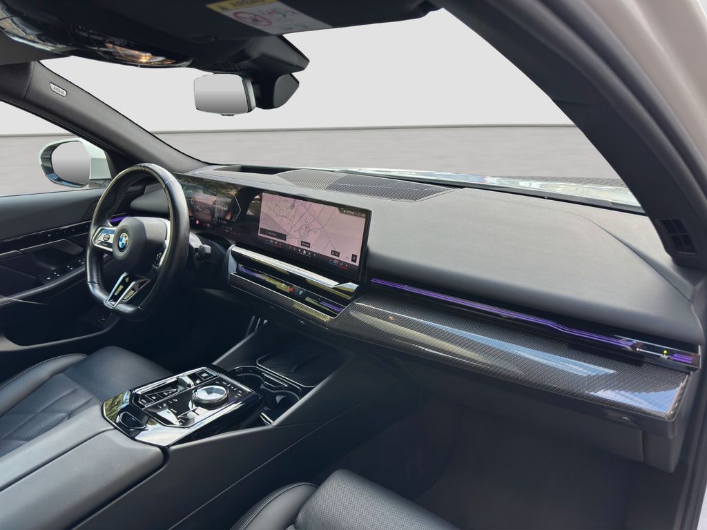 BMW 520 2023 г. Белый, пробег 54950 км