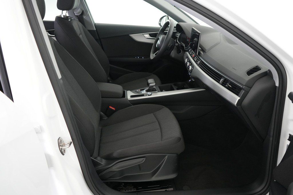 Audi A4 2023 г. Белый, пробег 35300 км