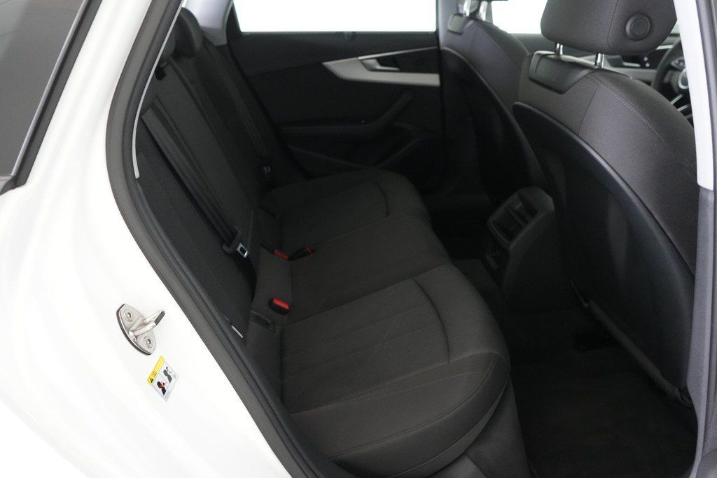 Audi A4 2023 г. Белый, пробег 35300 км