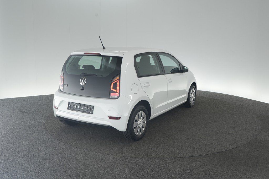 Volkswagen up! 2022 г. Белый, пробег 40000 км