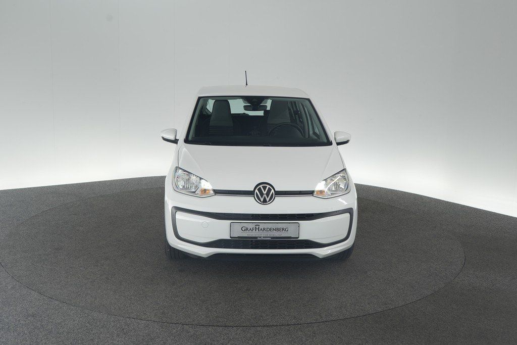 Volkswagen up! 2022 г. Белый, пробег 40000 км