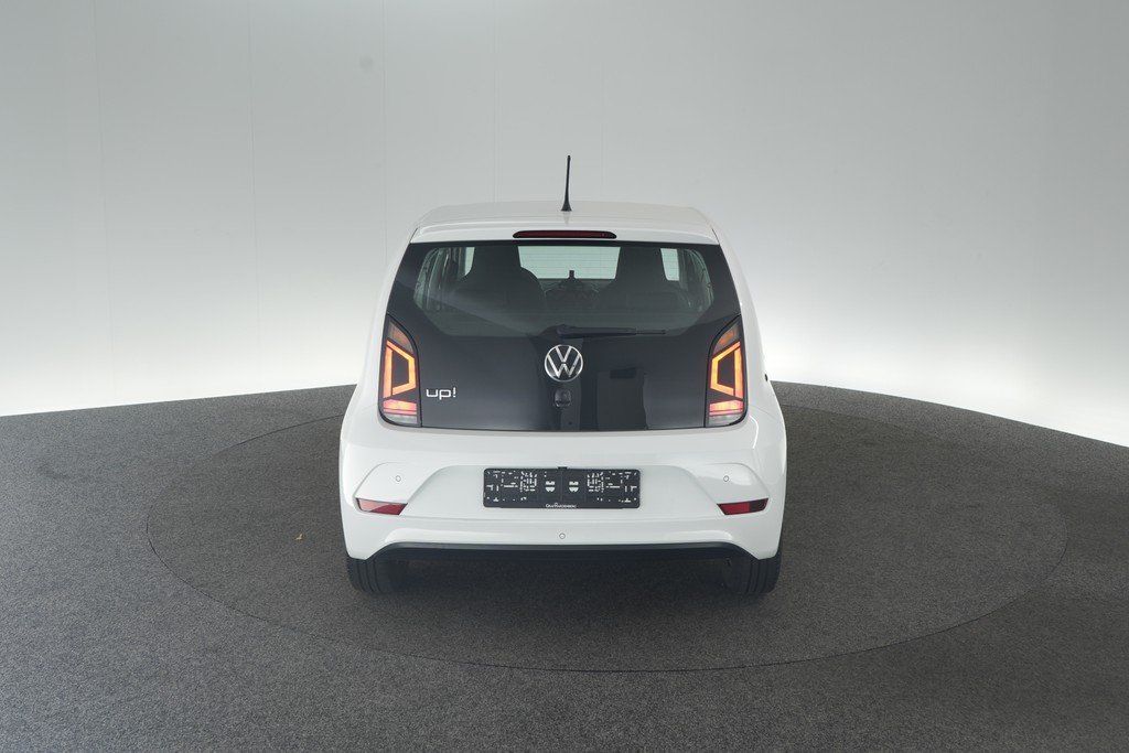 Volkswagen up! 2022 г. Белый, пробег 40000 км