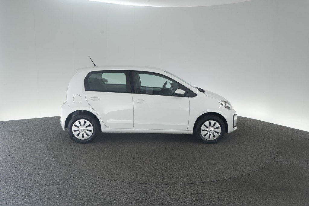 Volkswagen up! 2022 г. Белый, пробег 40000 км