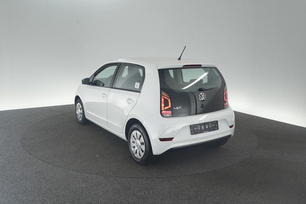 Volkswagen up! 2022 г. Белый, пробег 40000 км