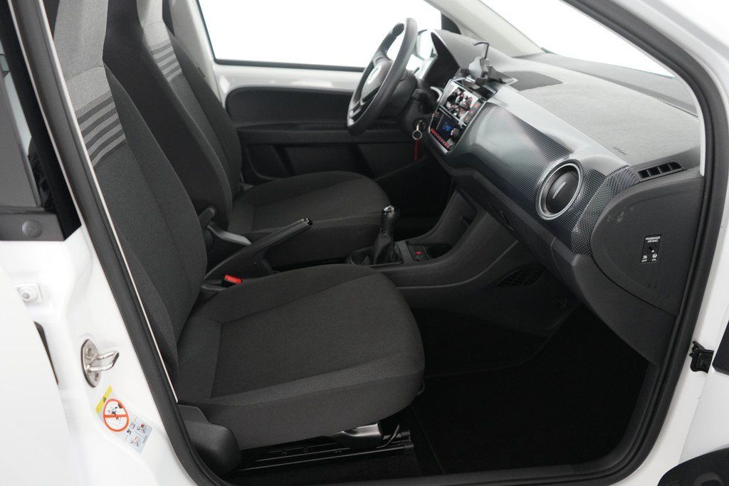 Volkswagen up! 2022 г. Белый, пробег 40000 км