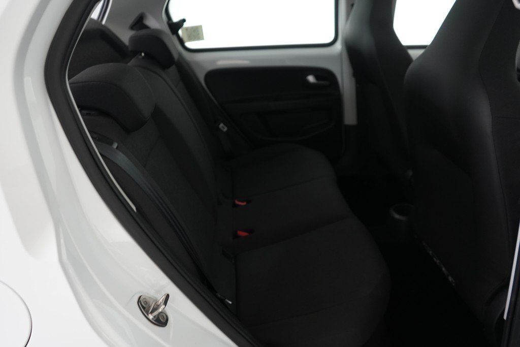 Volkswagen up! 2022 г. Белый, пробег 40000 км