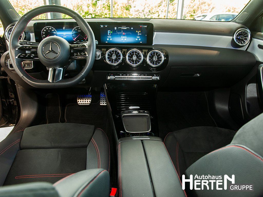 Mercedes-Benz A 200 2025 г. Чёрный, пробег 26984 км