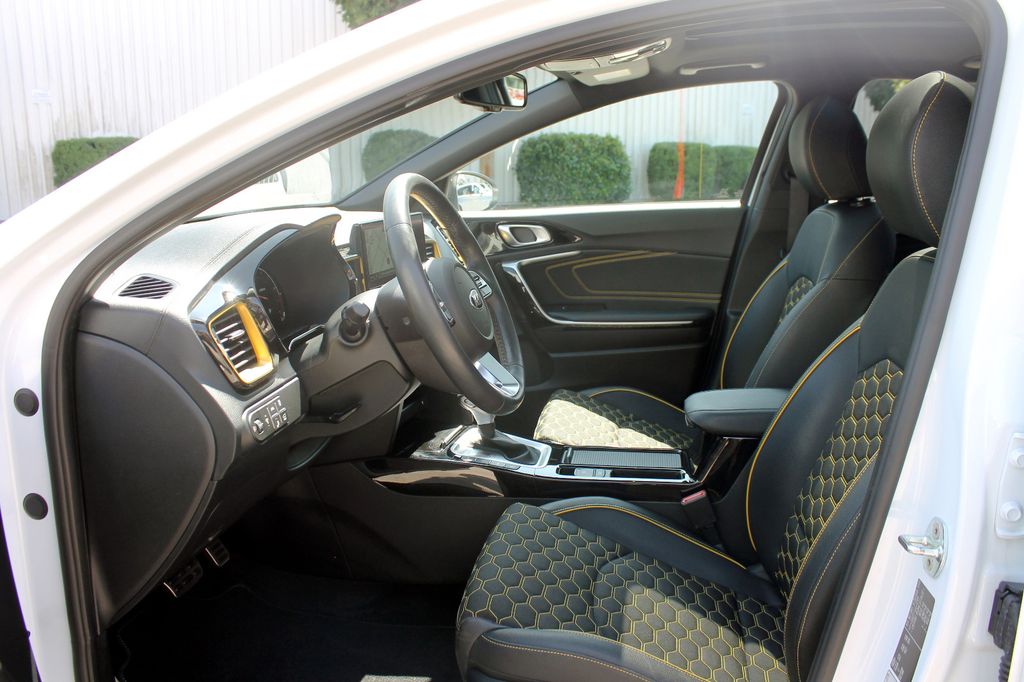 Kia XCeed 2021 г. Белый, пробег 47499 км