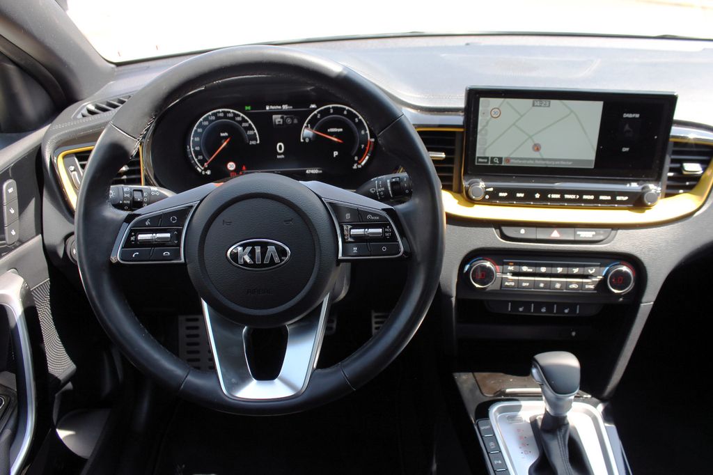 Kia XCeed 2021 г. Белый, пробег 47499 км