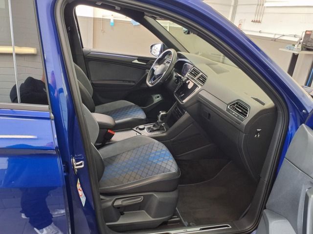 Volkswagen Tiguan 2023 г. Синий, пробег 47330 км