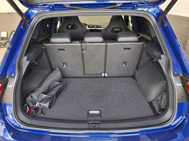 Volkswagen Tiguan 2023 г. Синий, пробег 47330 км