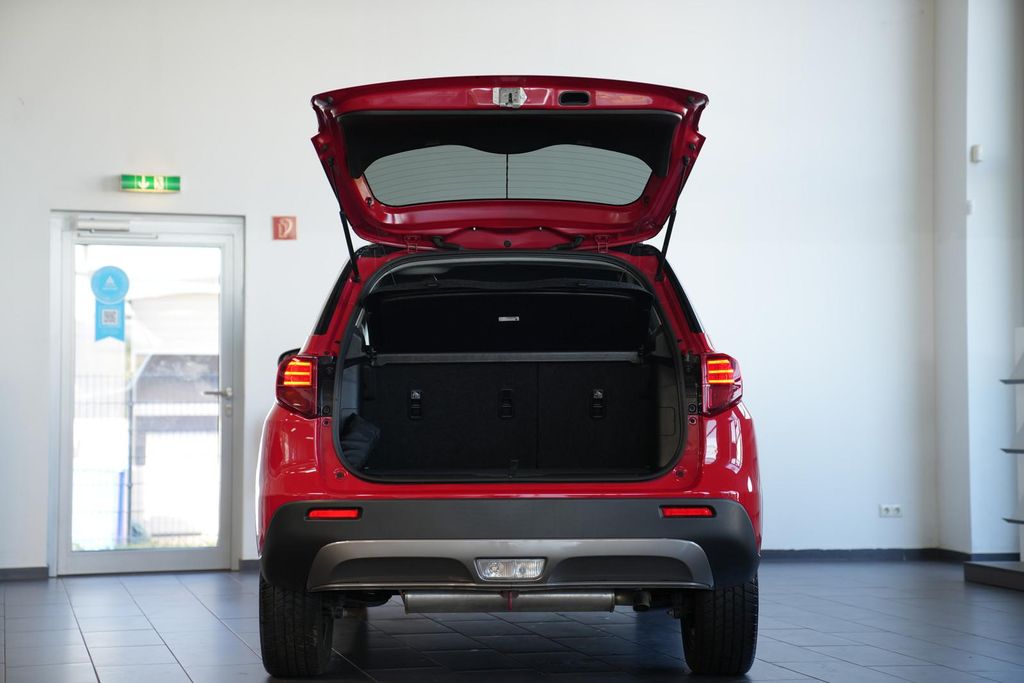 Suzuki Vitara 2022 г. Красный, пробег 41247 км