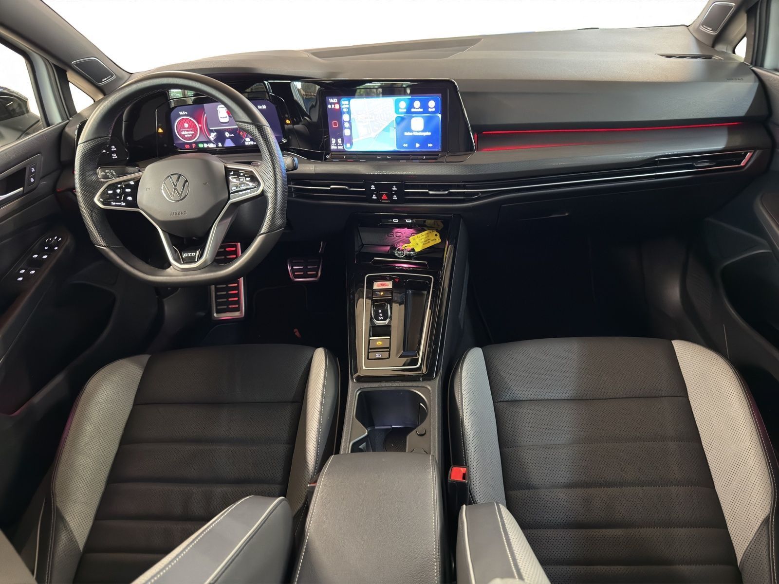 Volkswagen Golf 2024 г. Белый, пробег 32289 км
