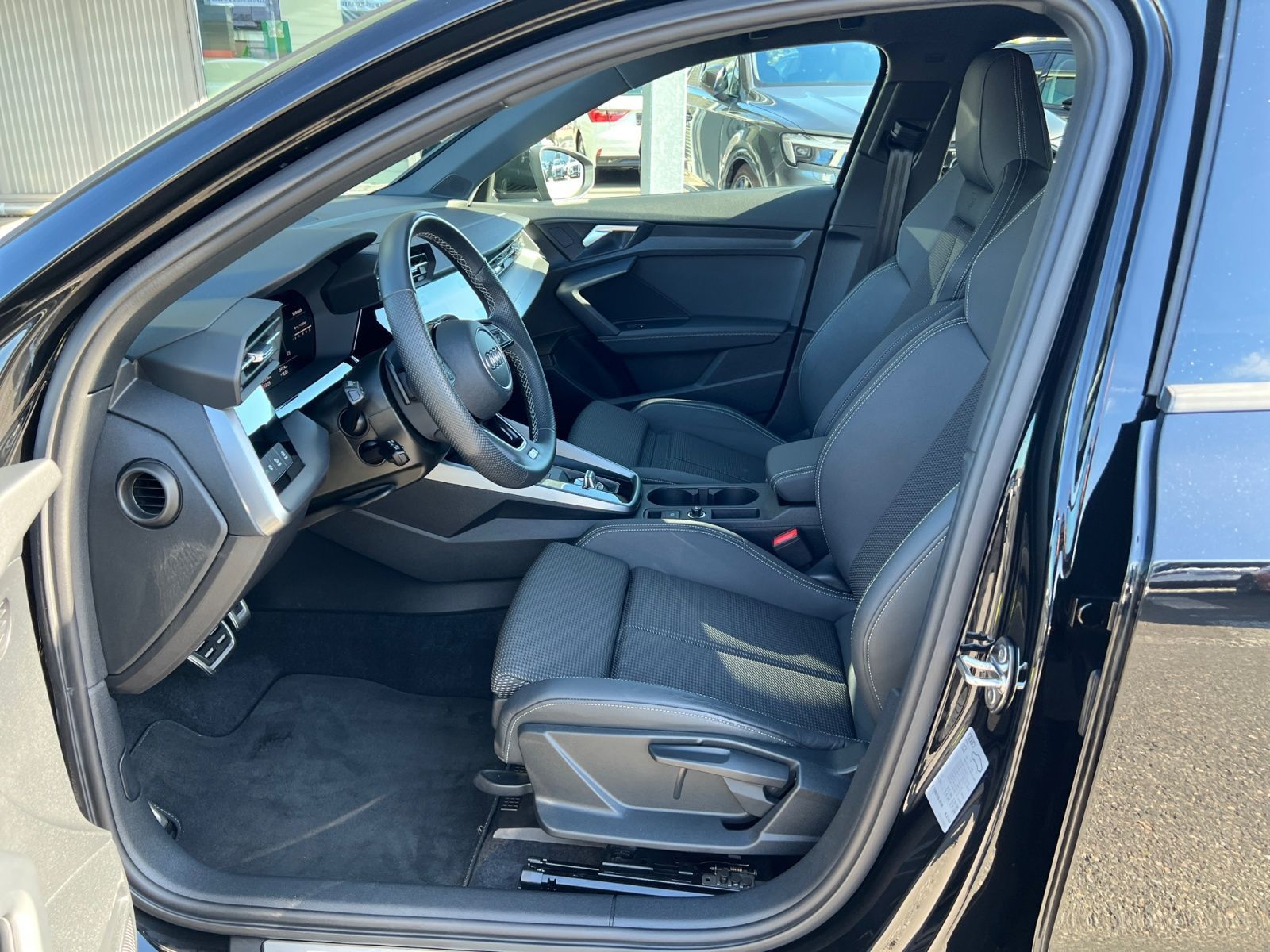 Audi A3 2023 г. Чёрный, пробег 22000 км