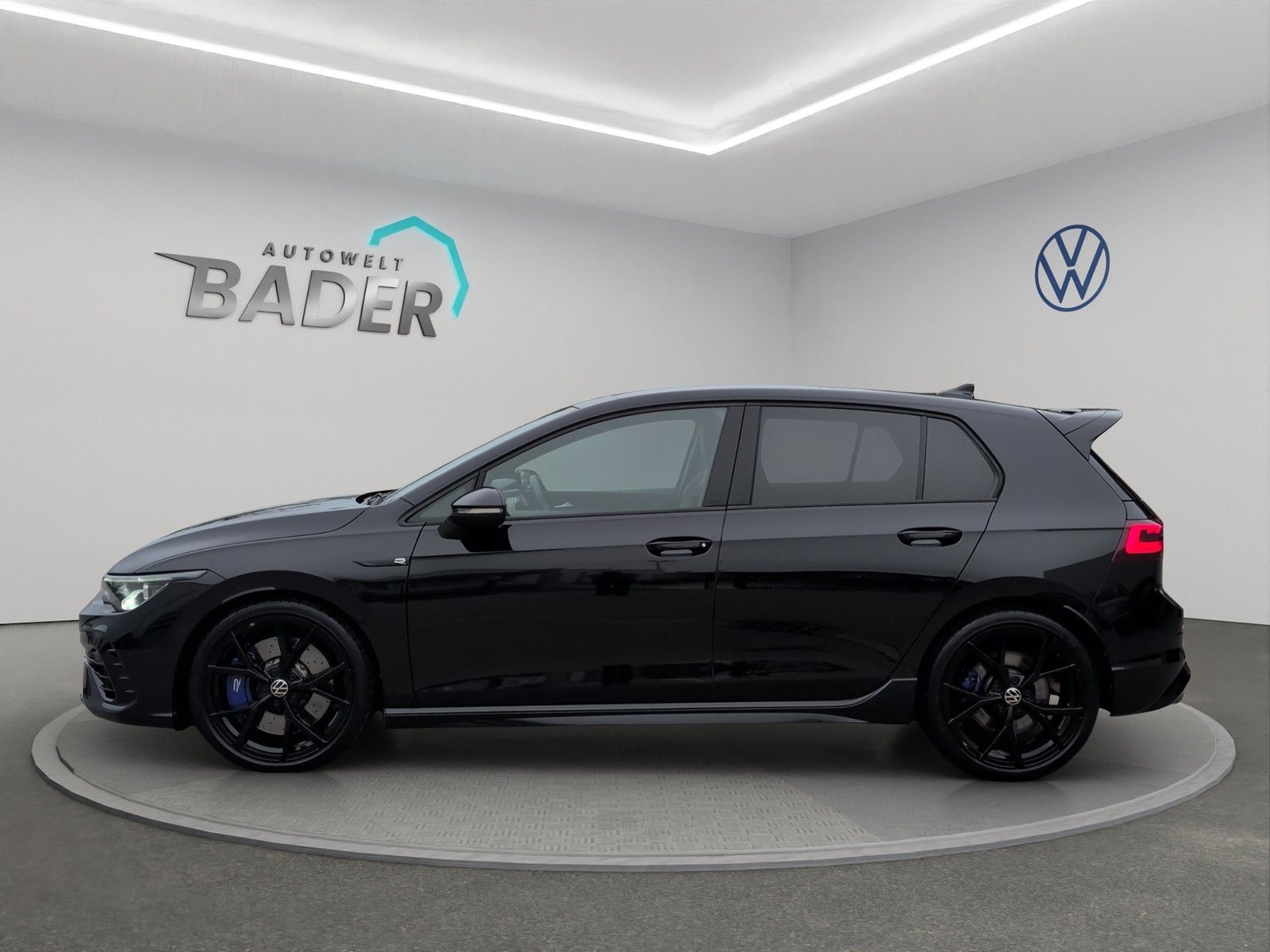 Volkswagen Golf 2023 г. Чёрный, пробег 38888 км