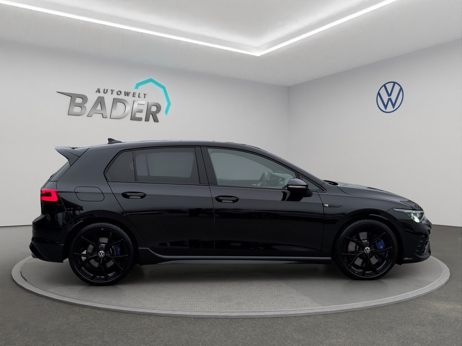 Volkswagen Golf 2023 г. Чёрный, пробег 38888 км