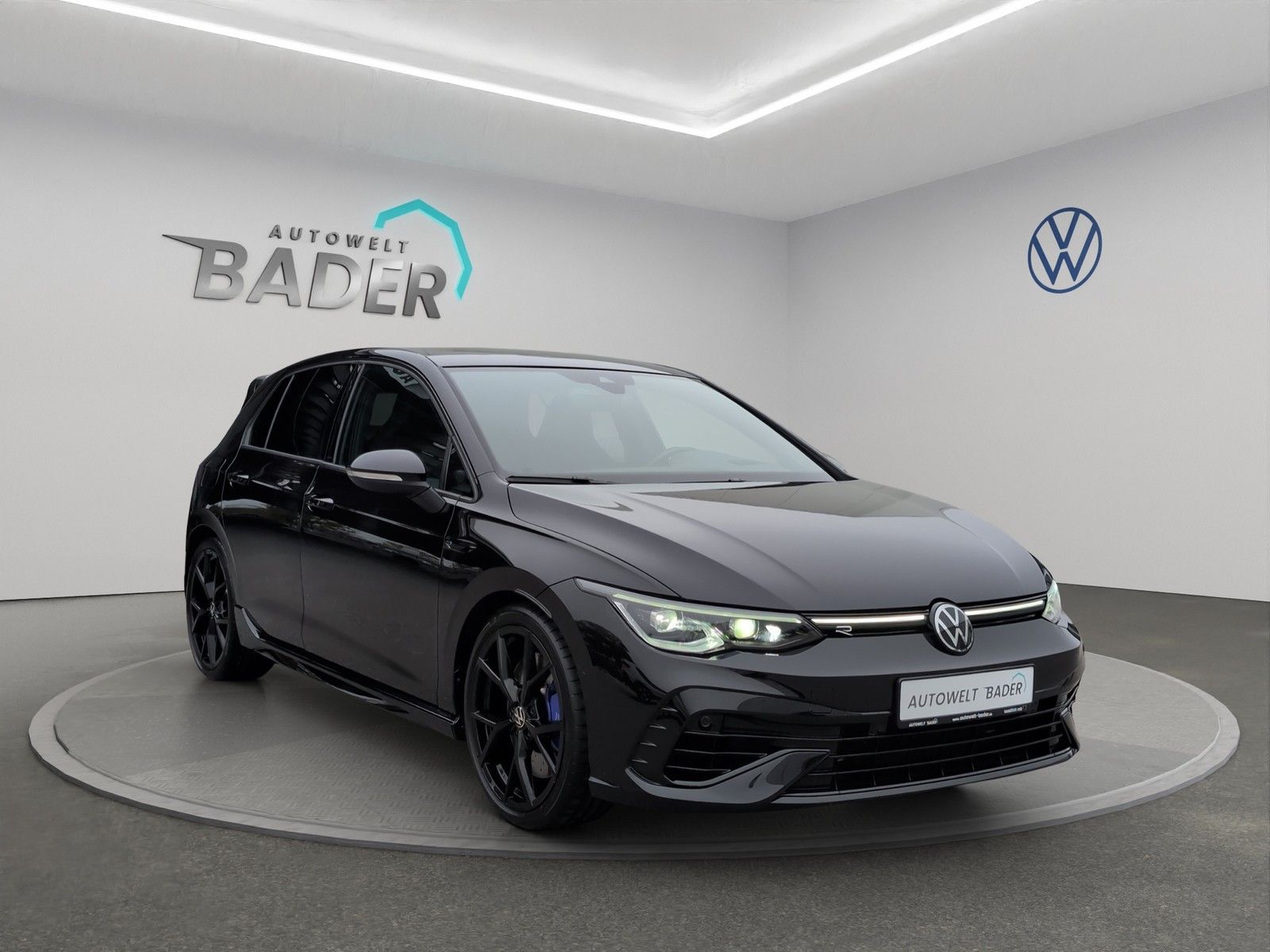 Volkswagen Golf 2023 г. Чёрный, пробег 38888 км