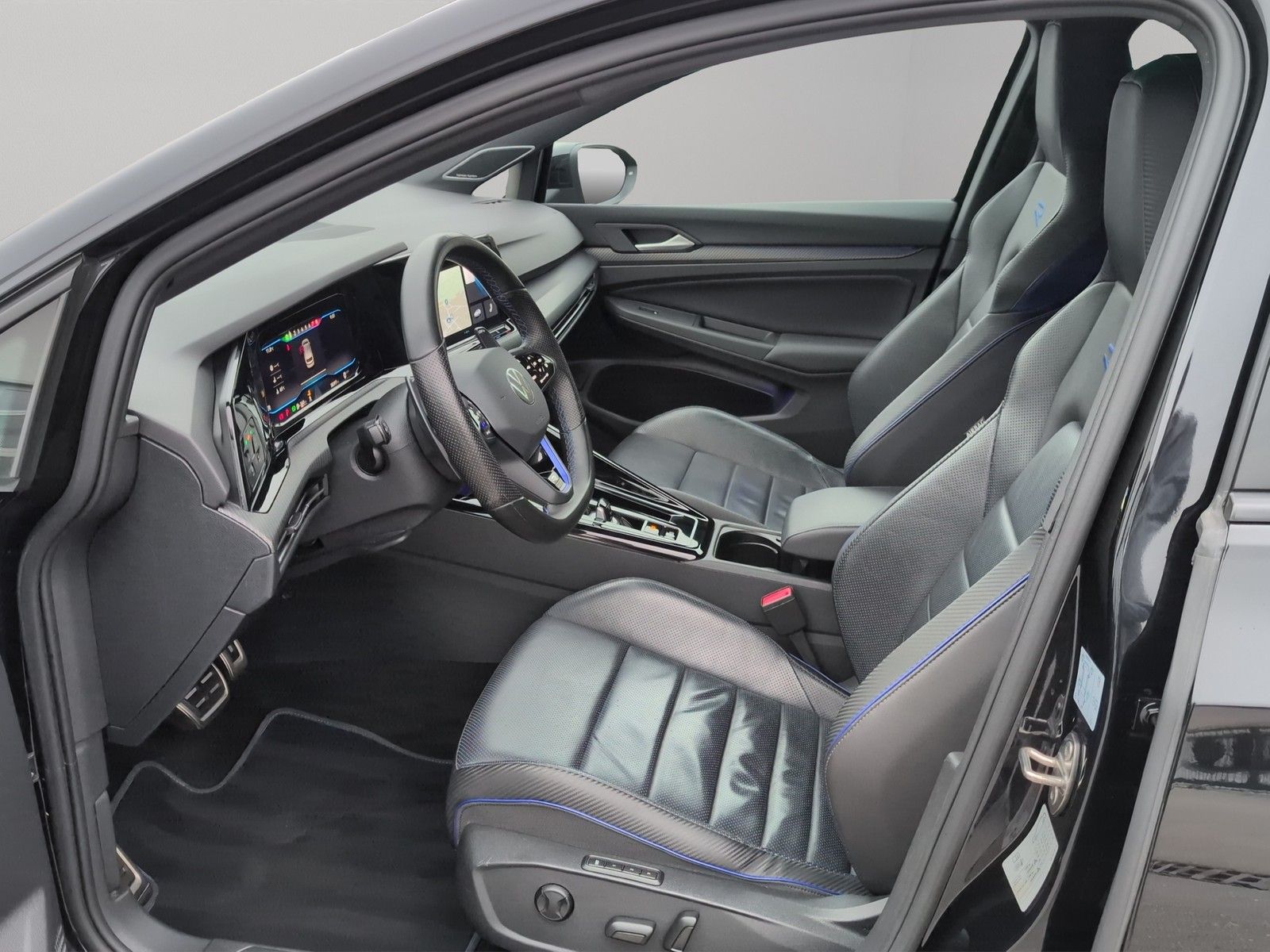 Volkswagen Golf 2023 г. Чёрный, пробег 38888 км