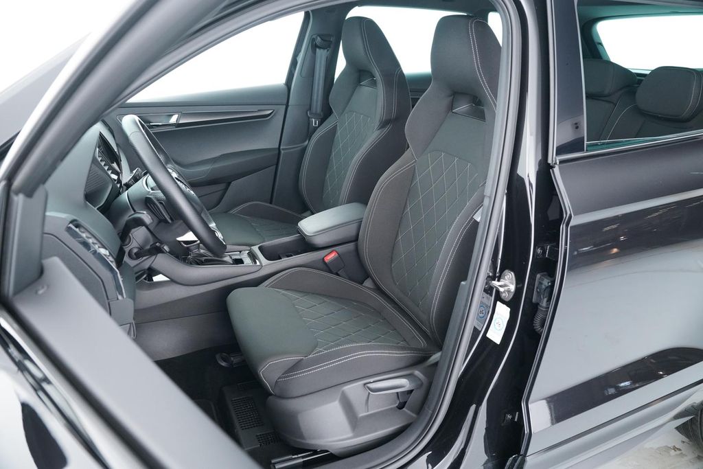 Skoda Karoq 2024 г. Чёрный, пробег 41781 км