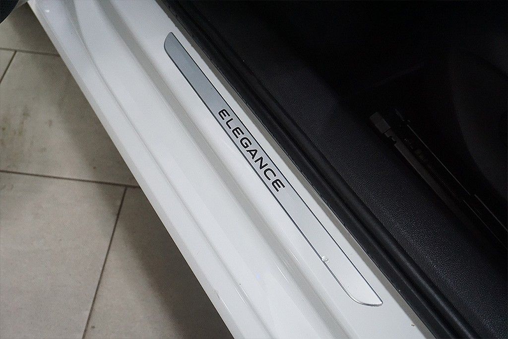 Volkswagen Passat 2024 г. Белый, пробег 56597 км