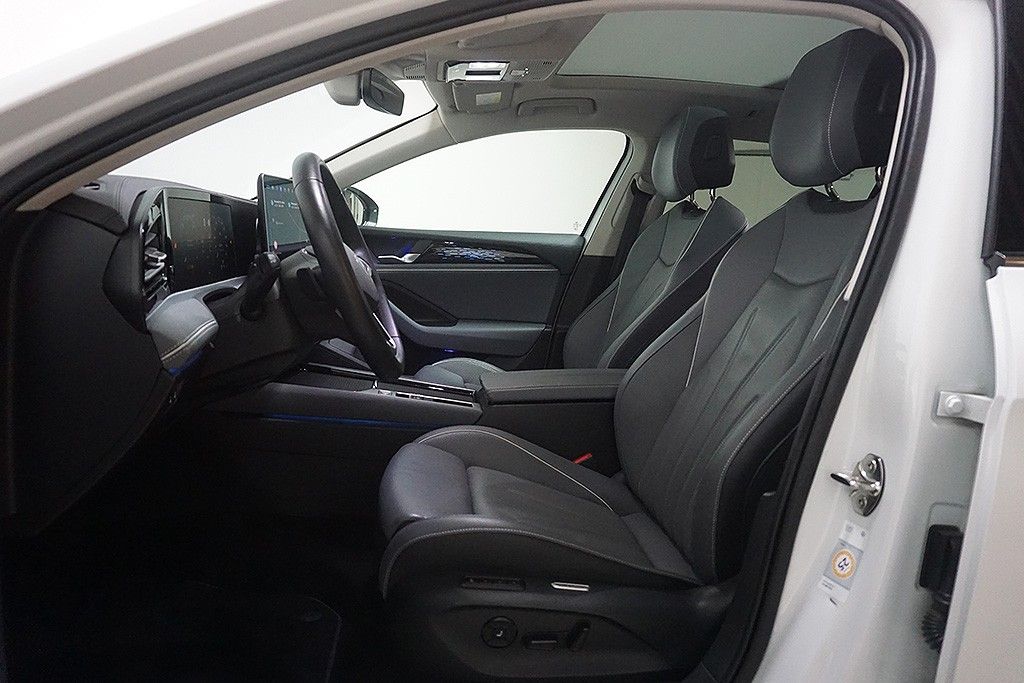 Volkswagen Passat 2024 г. Белый, пробег 56597 км